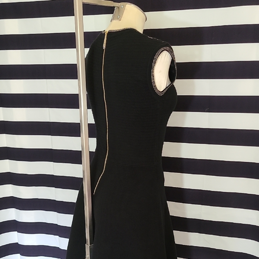 Elegant Black Sleeveless Dress - Picture 11 of 12